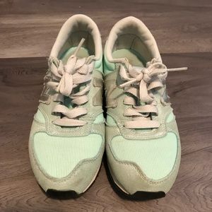 NEW BALANCE sneakers